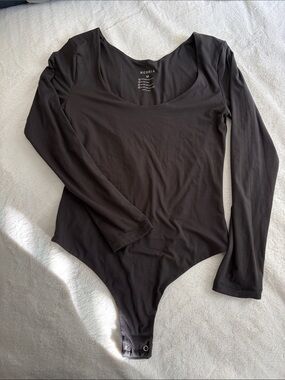 ReoRia Black Long Sleeve Scoop Neck Bodysuit